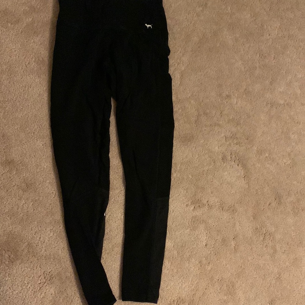 Victoria’s Secret Pink black leggings size medium.